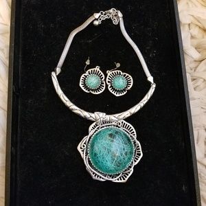 Silver and Turquoise Neclace